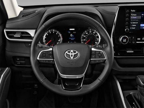 Used 2020 Toyota Highlander Limited image 8
