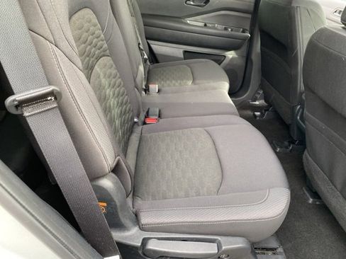 Used 2024 Nissan Pathfinder SV image 34