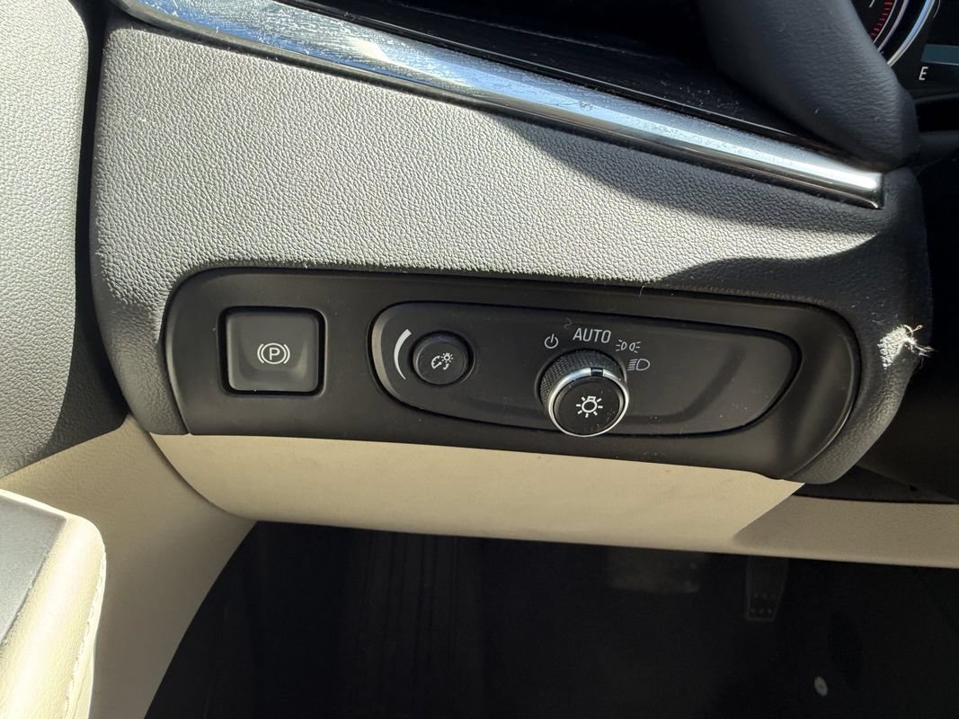 Used 2019 Buick Enclave Essence FWD image 10