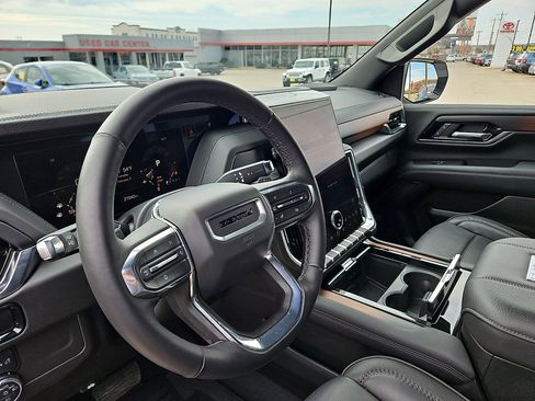 Used 2025 GMC Yukon Denali image 12