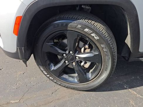 Certified 2024 Jeep Grand Cherokee Altitude image 3