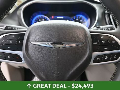 Used 2024 Chrysler Pacifica Touring-L FWD image 31