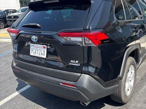 Used 2019 Toyota RAV4 XLE w/ Carpet Mat Package AWD/4WD image 5