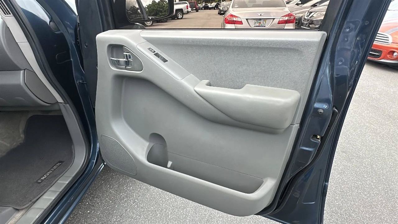 Used 2014 Nissan Frontier SV w/ SV Value Truck Package AWD/4WD image 51
