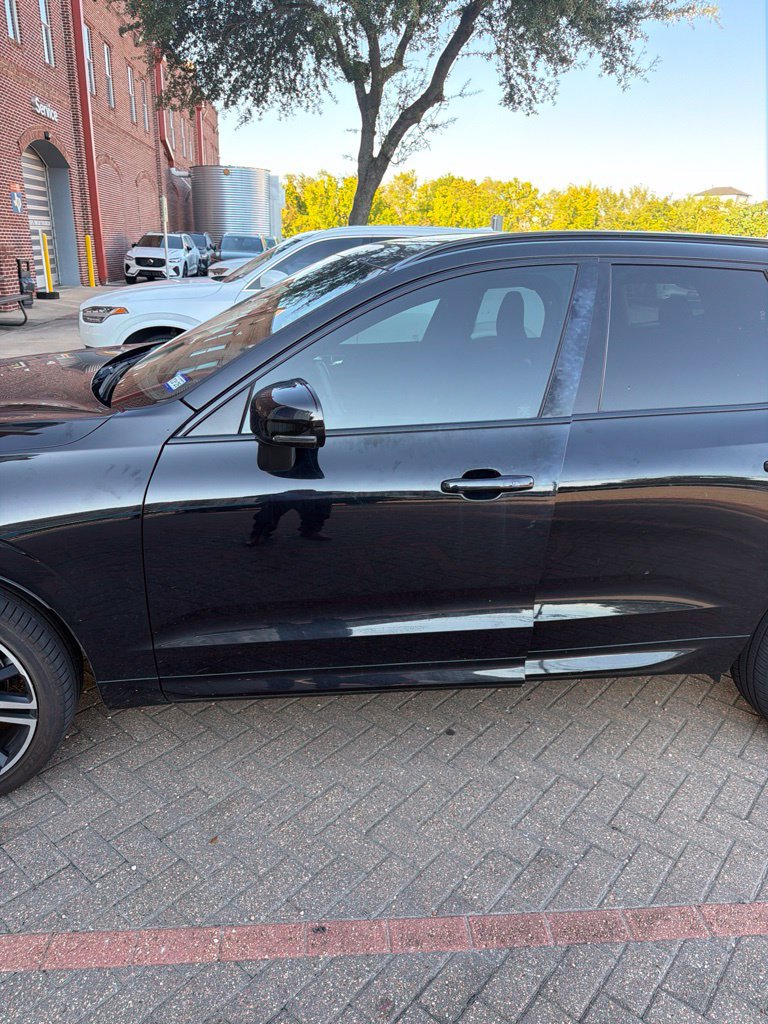 Used 2021 Volvo XC60 T5 R-Design w/ Protection Package Premier AWD/4WD image 4