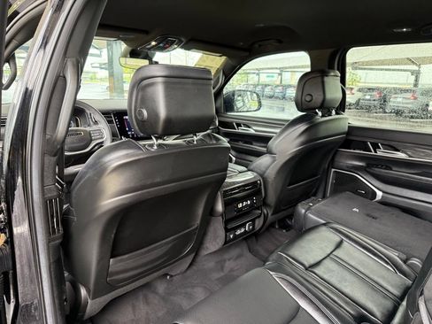 Used 2022 Jeep Wagoneer Series III AWD/4WD image 22