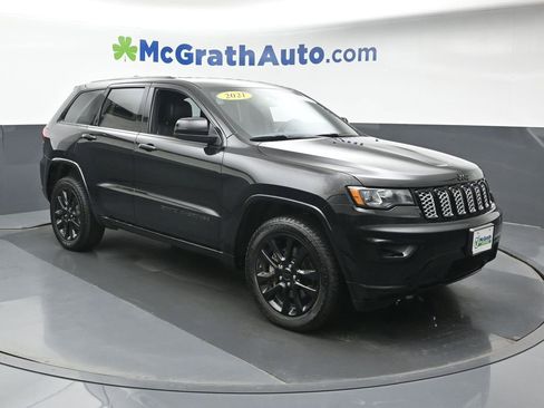 Used 2021 Jeep Grand Cherokee Laredo X image 2