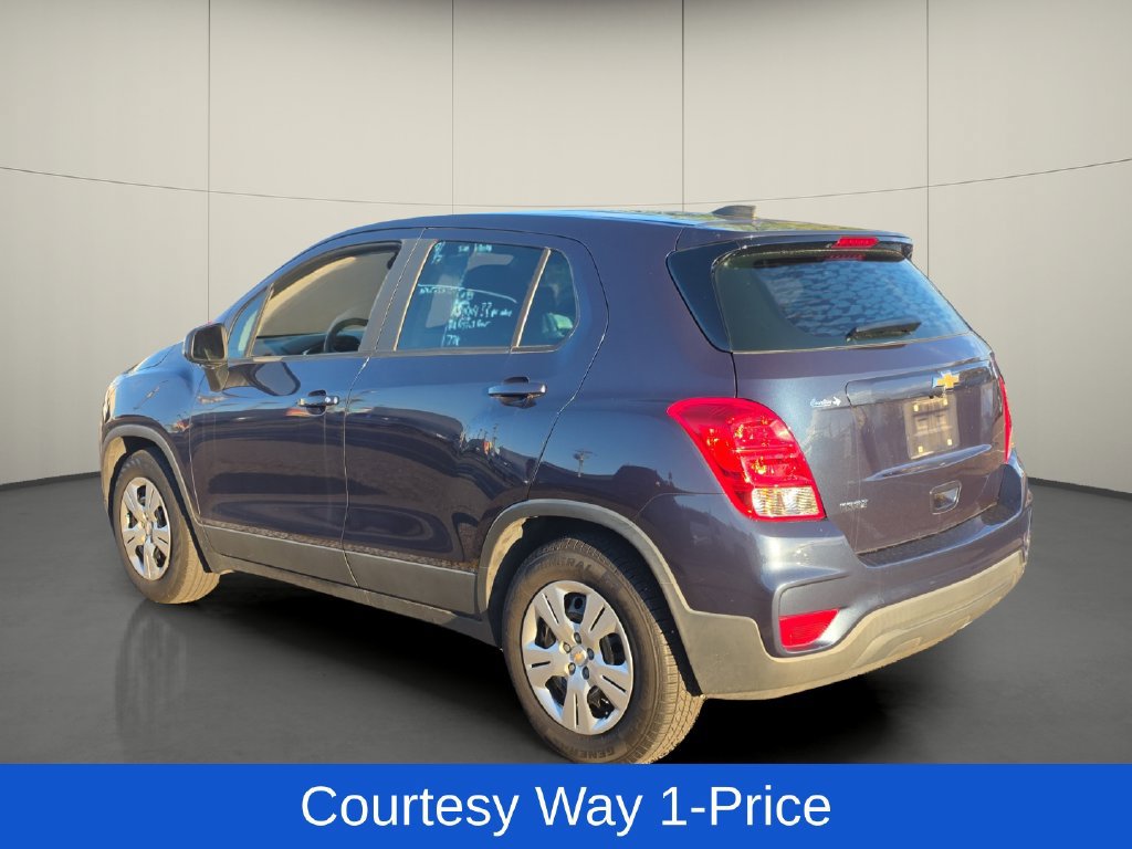 Used 2018 Chevrolet Trax LS w/ LPO, Cargo Package FWD image 5