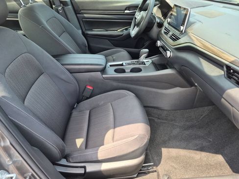 Used 2025 Nissan Altima 2.5 SV FWD image 25