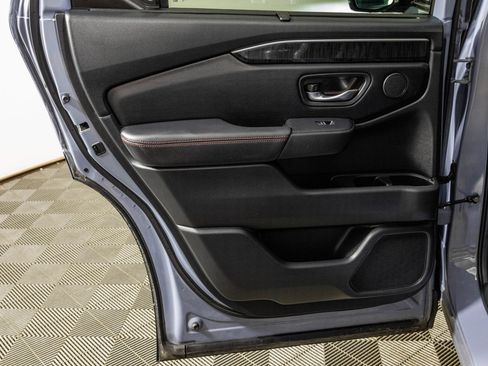 Used 2025 Honda Pilot Black Edition image 43