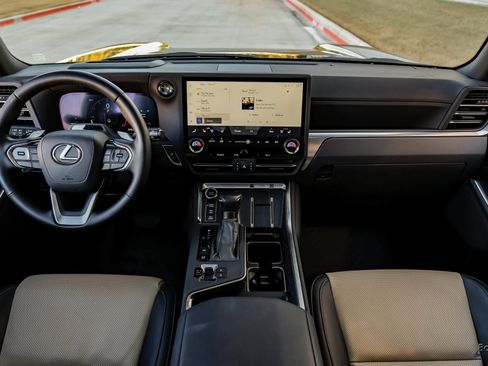 Used 2025 Lexus GX 550 image 29