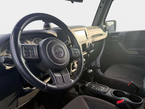 Used 2017 Jeep Wrangler Unlimited Sport w/ Connectivity Group AWD/4WD image 9