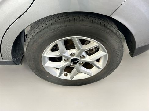 Used 2025 Kia Soul LX w/ LX Technology Package FWD image 11