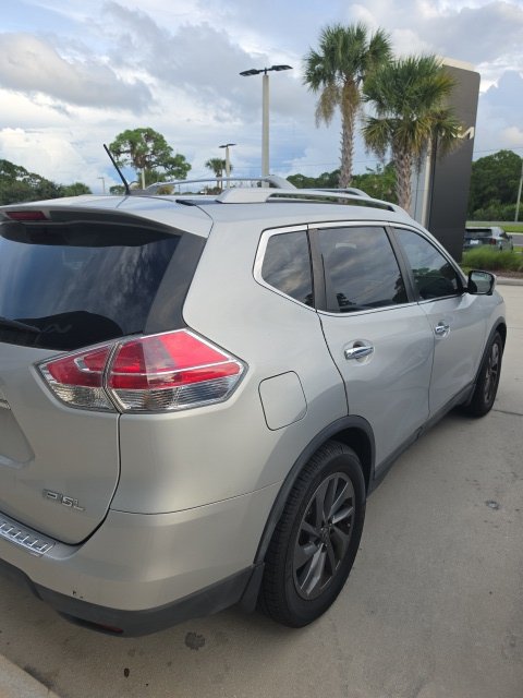 Used 2016 Nissan Rogue SL w/ SL Premium Package FWD image 3