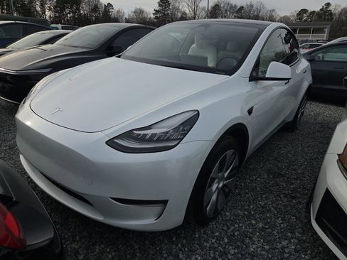 Used 2023 Tesla Model Y Long Range image 1
