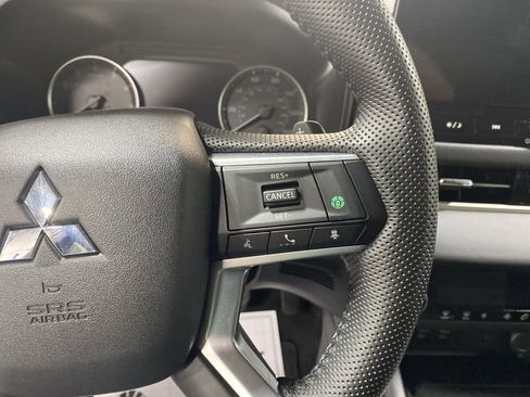 Used 2025 Mitsubishi Outlander SE image 24