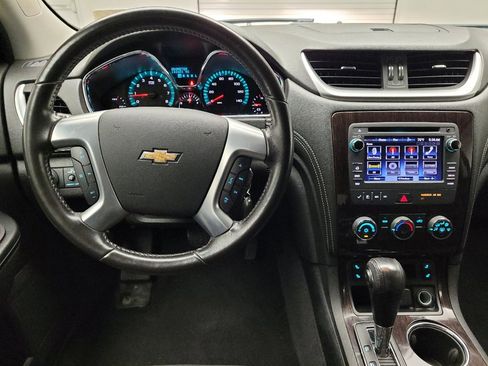Used 2017 Chevrolet Traverse LT w/ Style and Technology Package FWD image 22