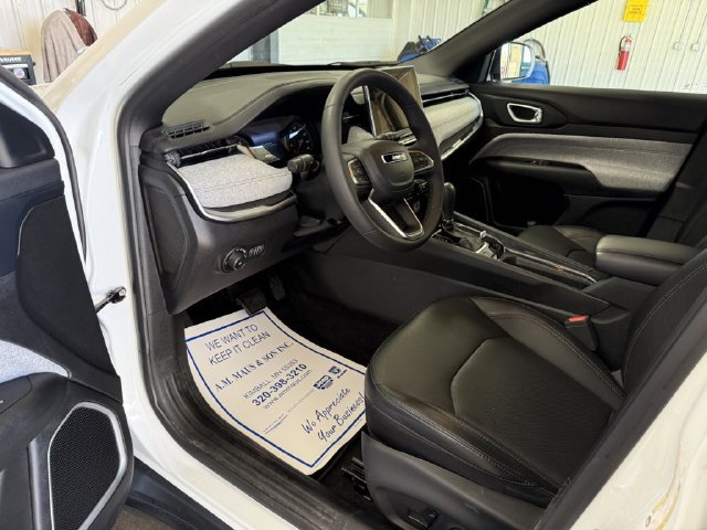 Used 2023 Jeep Compass Latitude AWD/4WD image 10