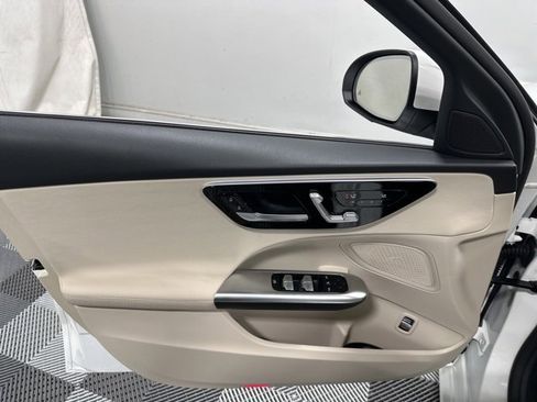 Used 2025 Mercedes-Benz C 300 4MATIC Sedan image 15