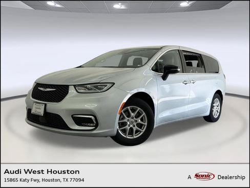 Used 2024 Chrysler Pacifica Touring-L FWD image 1