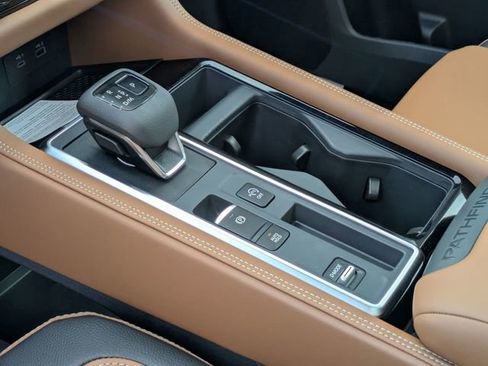 New 2025 Nissan Pathfinder Platinum image 26