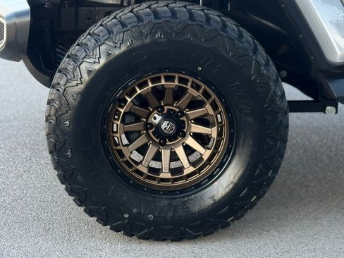 Used 2020 Jeep Wrangler Unlimited Sahara image 8