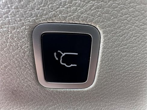 Used 2023 Chrysler Voyager LX image 16