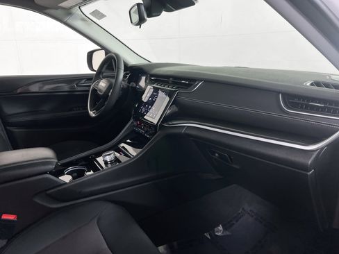 Used 2023 Jeep Grand Cherokee Laredo w/ Luxury Tech Group I image 28