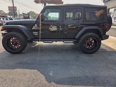 Used 2018 Jeep Wrangler Unlimited Sport S AWD/4WD image 2