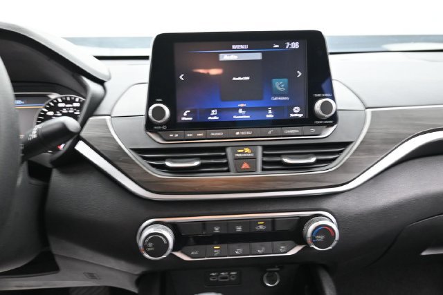 Used 2024 Nissan Altima 2.5 SV FWD image 23