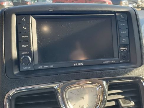 Used 2011 Chrysler Town & Country Touring FWD image 32