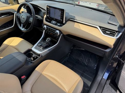 Used 2019 Toyota RAV4 Limited AWD/4WD image 17