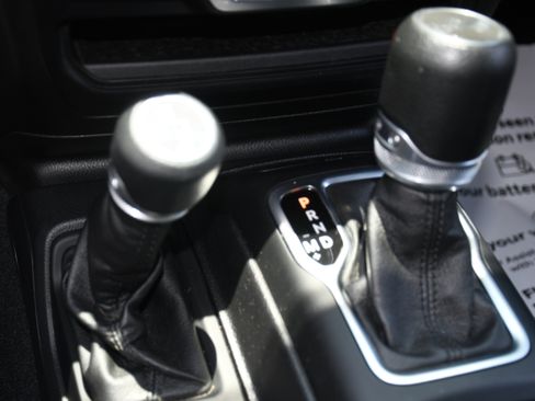 Used 2020 Jeep Wrangler Sport AWD/4WD image 13