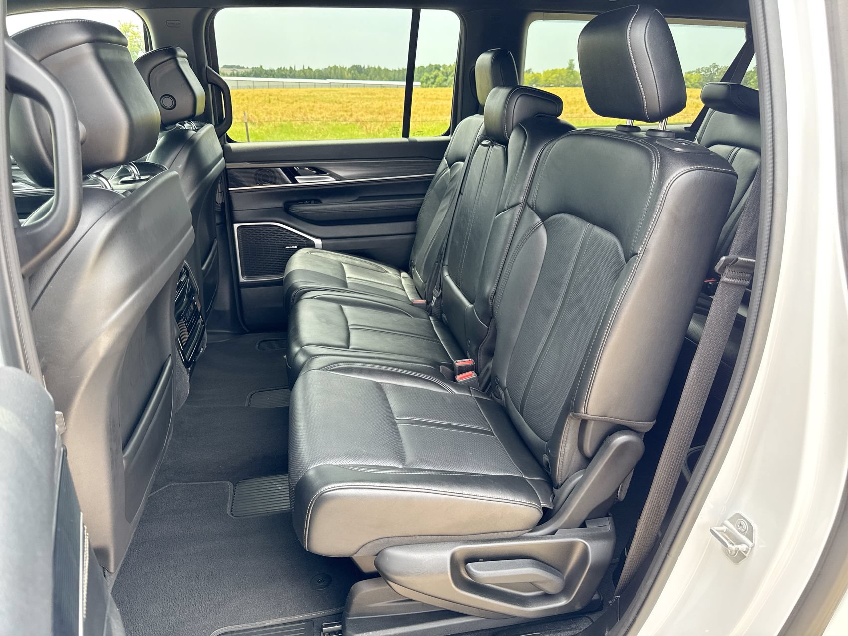 Used 2024 Jeep Wagoneer L Series II w/ Flexible Seating Group AWD/4WD image 22