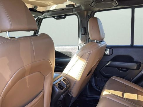 Used 2020 Jeep Gladiator Overland image 29