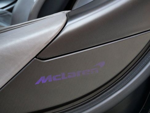 Used 2020 McLaren Speedtail image 17