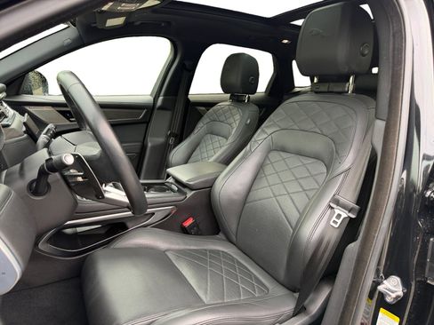 Used 2023 Jaguar F-PACE S AWD/4WD image 10