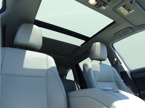 Used 2018 Toyota Highlander Limited Platinum AWD/4WD image 29