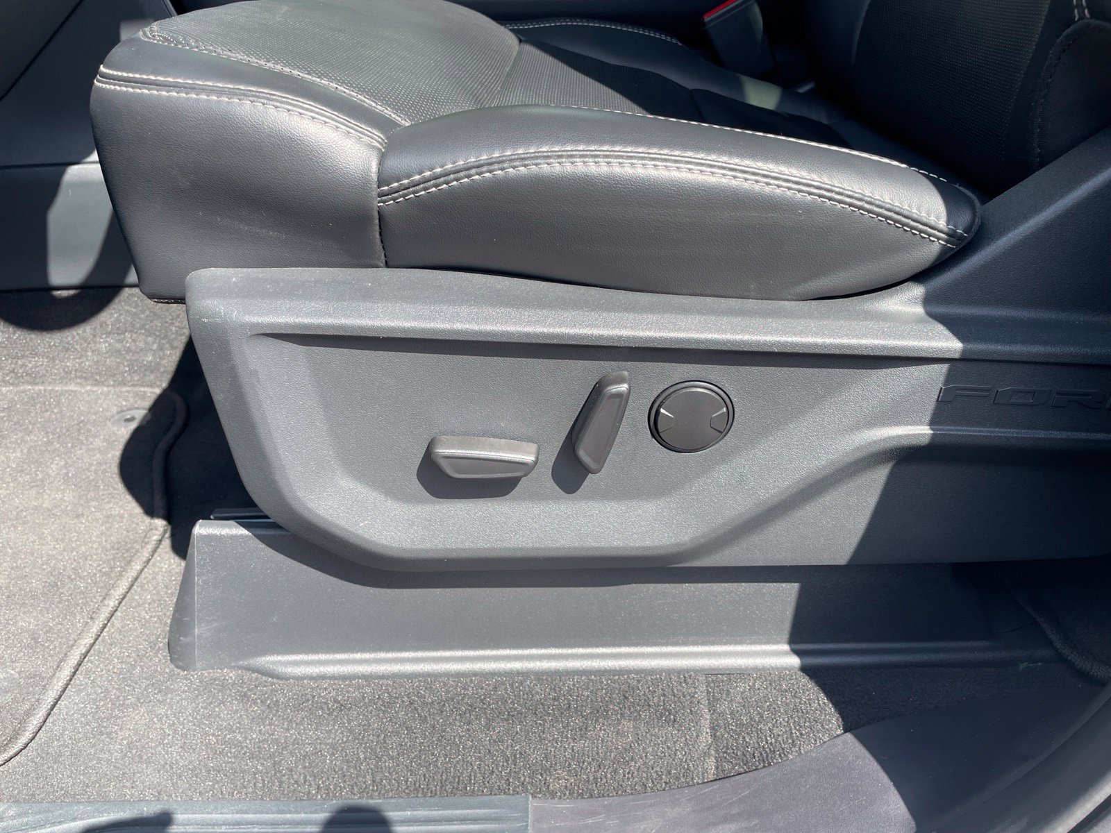 Used 2025 Ford Expedition Platinum AWD/4WD image 15