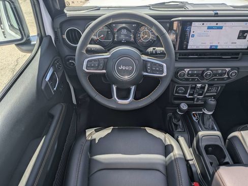Used 2024 Jeep Wrangler Unlimited Sahara w/ Technology Group AWD/4WD image 14
