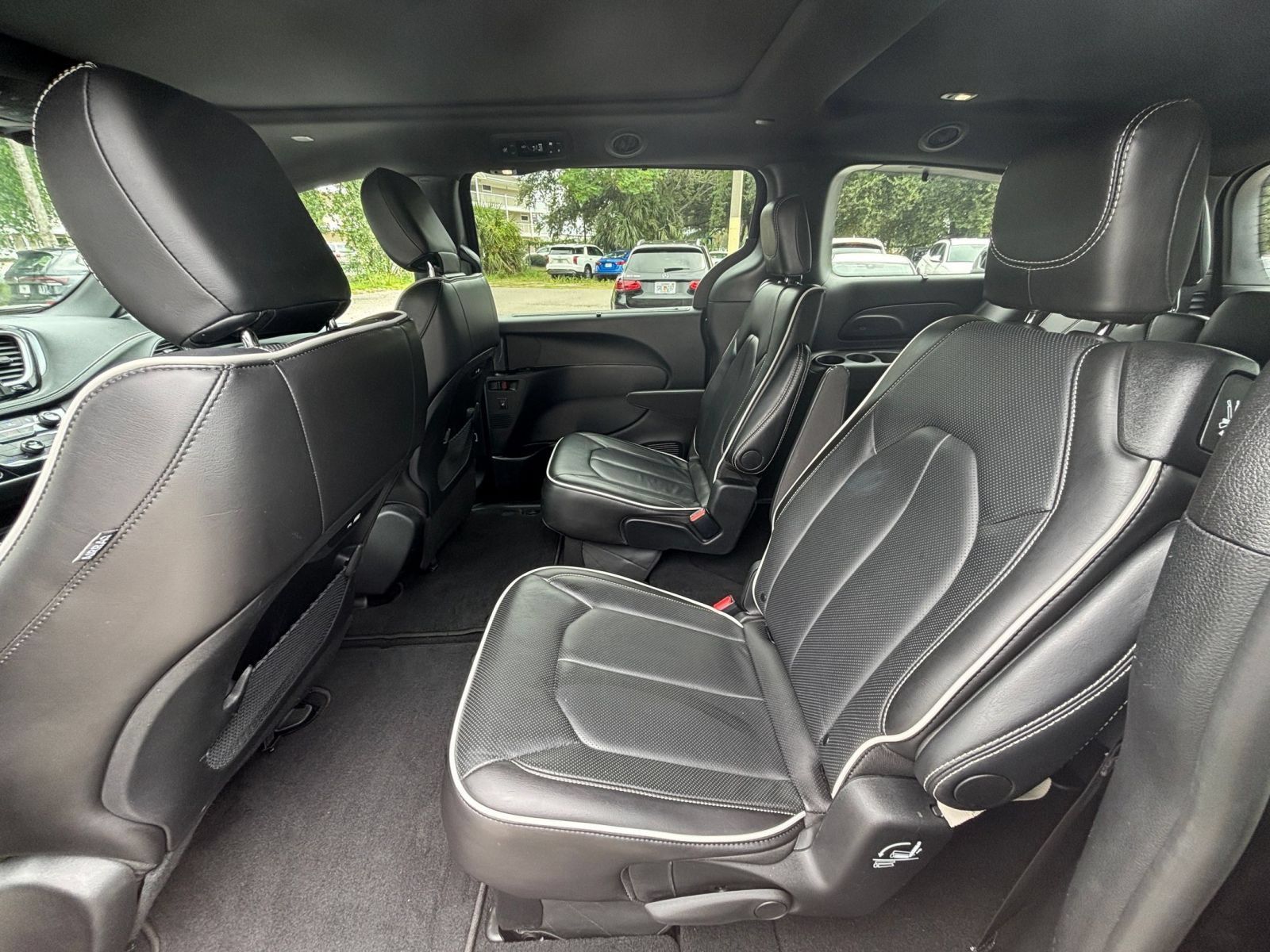 Used 2025 Chrysler Pacifica Limited FWD image 28
