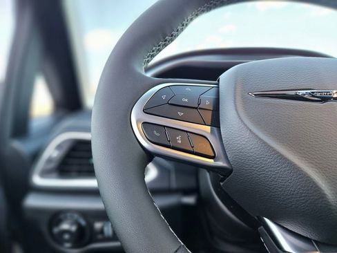 New 2026 Chrysler Pacifica Select image 26