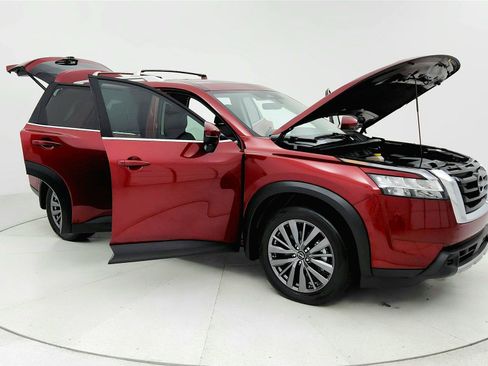 Used 2024 Nissan Pathfinder SL w/ SL Premium Package FWD image 12