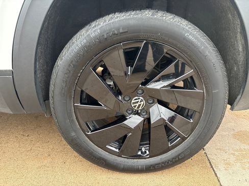 Used 2024 Volkswagen Atlas SE image 12