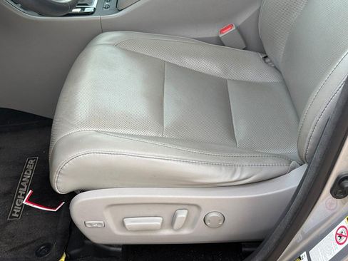 Used 2016 Toyota Highlander Limited AWD/4WD image 20