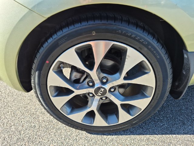 Used 2012 Kia Soul ! FWD image 10