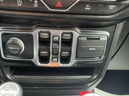 Used 2022 Jeep Wrangler Unlimited Sahara AWD/4WD image 33
