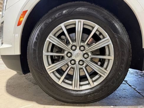 Used 2017 Cadillac XT5 Luxury w/ Driver Awareness Package AWD/4WD image 19