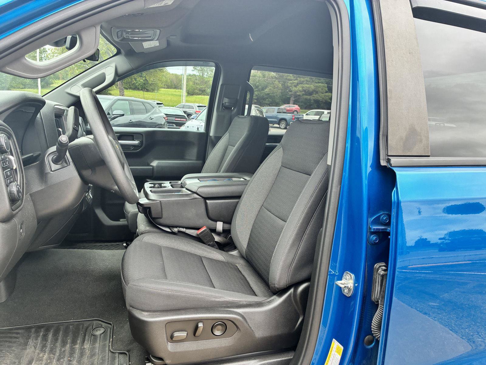 Used 2022 Chevrolet Silverado 1500 Custom w/ LPO, Dark Essentials Package AWD/4WD image 13