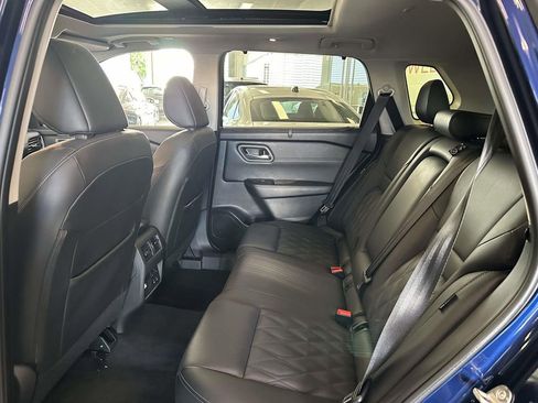 Used 2025 Nissan Rogue Platinum w/ Platinum Premium Package AWD/4WD image 13